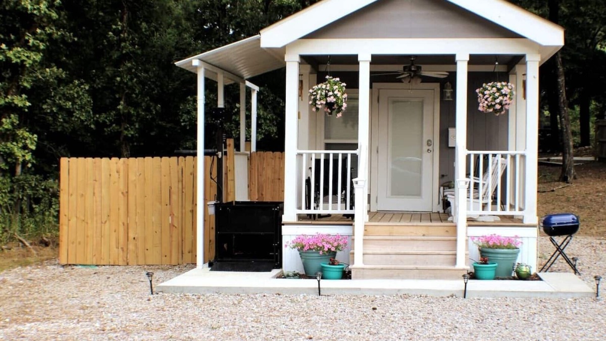 Mid America Cottage | Enjoy Serenity at Gee's Comfy Cottage! ADA Accessible.