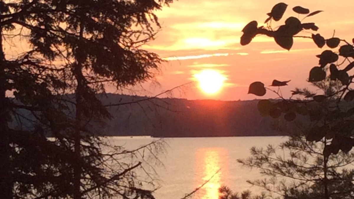 Jefferson House | Enjoy Stunning Sunsets From The Deck Of This Family Friendly Lakefront Home.