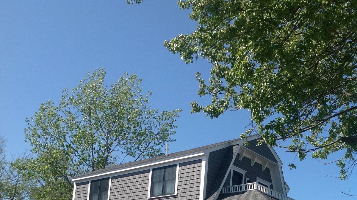 Hampton Cottage | Enjoy sunrises over the ocean and sunsets over the salt water pond