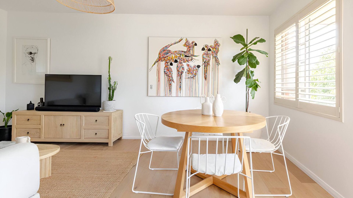 Coogee Apartment | Enjoy the beach lifestyle 3mins walk from Coogee beach and all local shops.