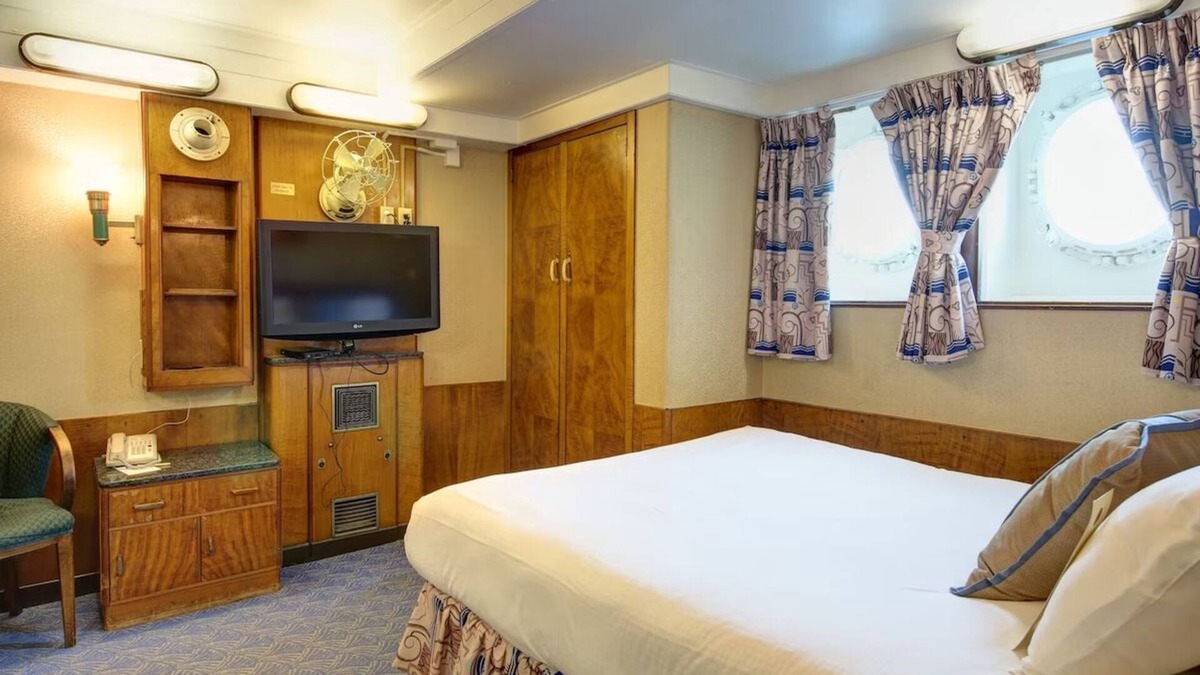Harbor Hotel | Enjoy the Charm of a 1930s Ocean Liner Stateroom in Long Beach
