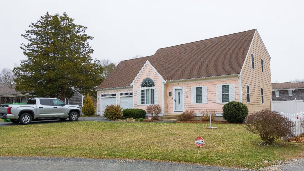 East Falmouth House | Enjoy the off season on Cape Cod in a Charming 3-BR house in pleasant E Falmouth