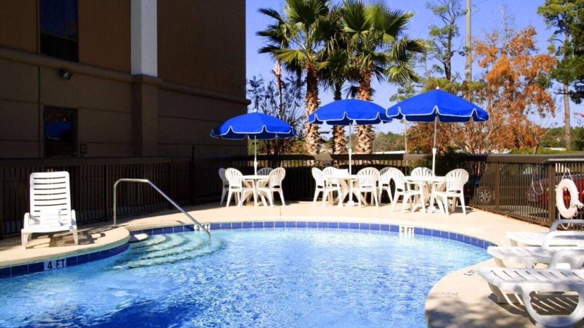Niceville House | Enjoy the outdoors by the Rocky Bayou