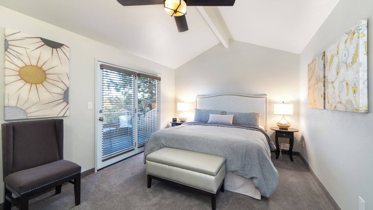 Redmond Hotel | Enjoy the Perks! With Outdoor Pool, Free Parking, Recreational Activities!