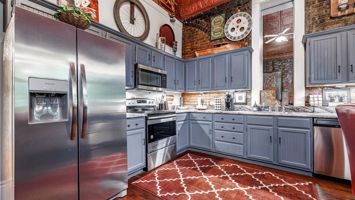 Hot Springs Resort | Enjoy the rich history. Best location in downtown! Large 2 bedroom apartment.