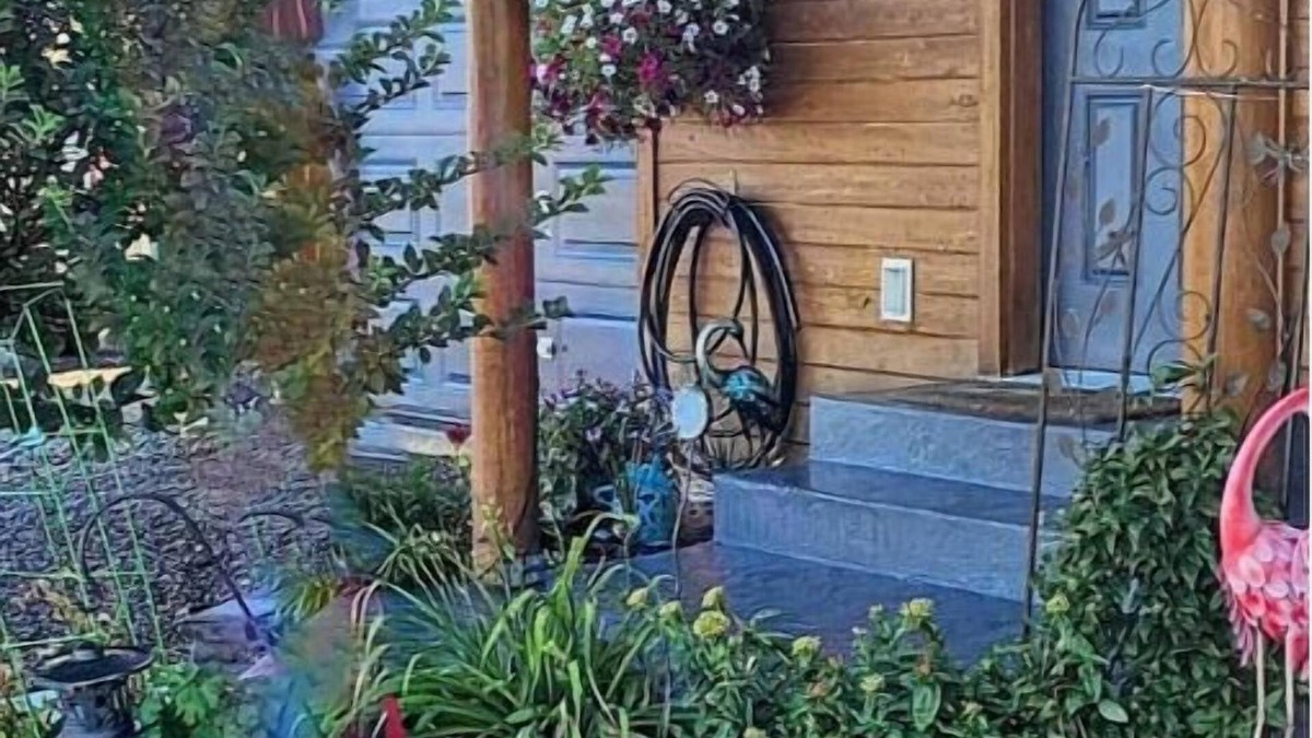 Lemhi County Cabin | Enjoy the serenity of the Pahsimeroi in a Charming 3-bed 2-bath cabin. WiFi, AC