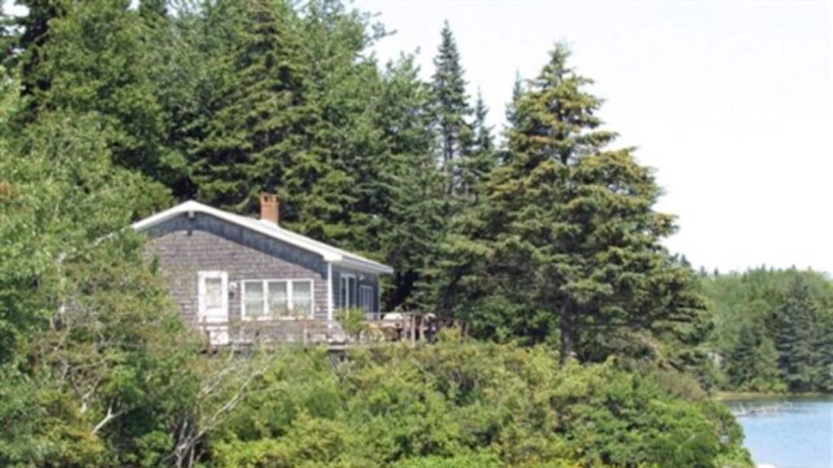 Tenants Harbor Cottage | Enjoy the views at the Rackliff Island Causeway Cottage
