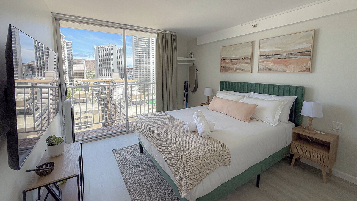 Waikiki Apartment | Enjoy this 18th-floor 1br apartment with stunning ocean and Diamond Head views!