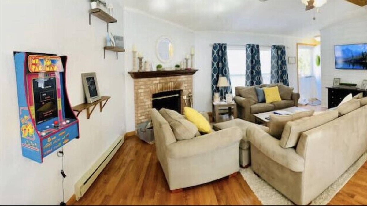 Thornhurst House | Enjoy This Arrowhead Lake Dog Friendly Ranch