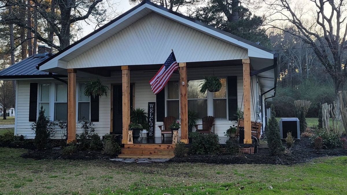 Elysian Fields House | Enjoy this charming country getaway perfect for weekends with friends or family!