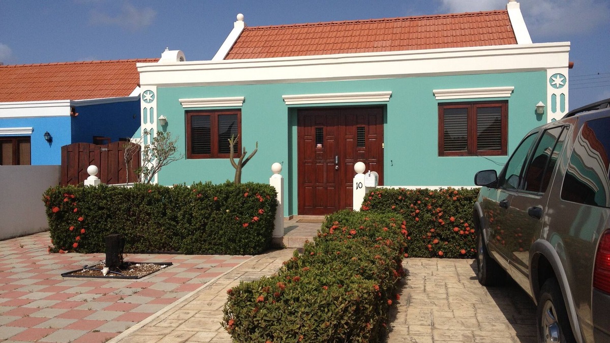 Alto Vista House | Enjoy use of a Ford Escape during your stay at the Canuku House