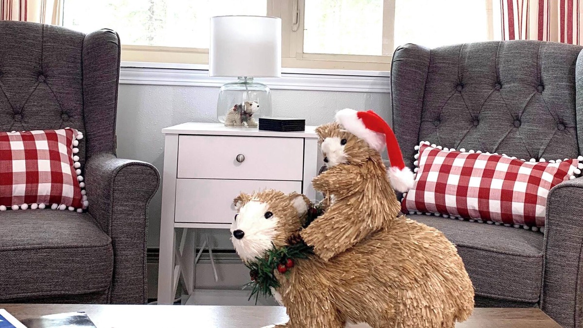 North Pole House | Enjoy year round Christmas in North Pole AK with 3 beds 2 baths