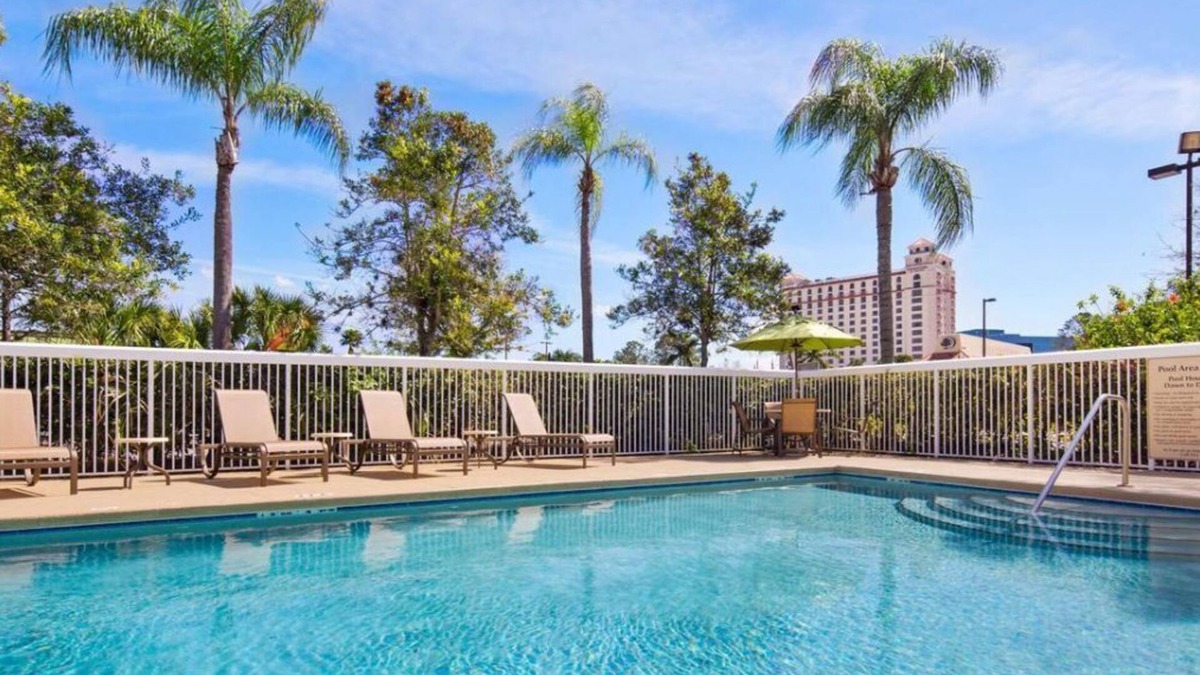 Florida Central Atlantic Coast Hotel | Enjoy Your Family Vacation! 3 Amazing Rooms, Close to SeaWorld Orlando, Pool