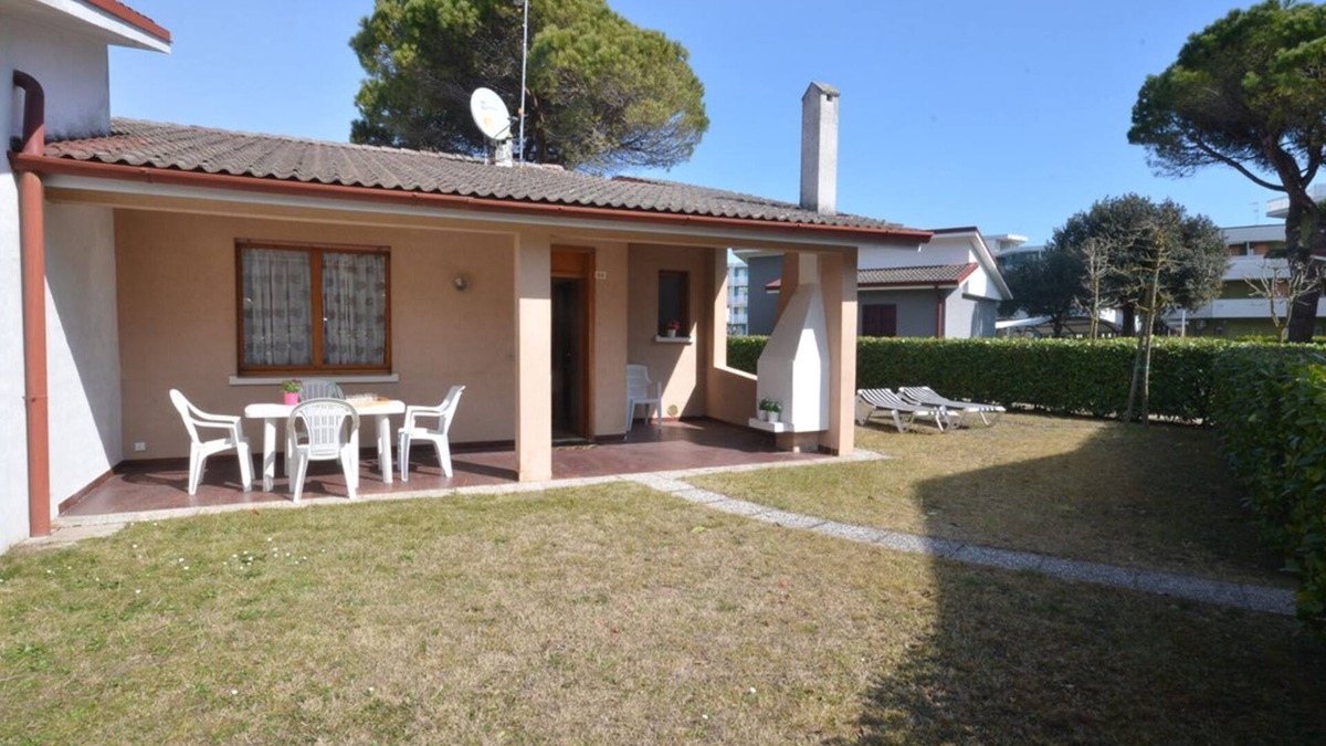 Bibione Apartment | Enjoy your holidays in a bright apartment with pool and garden