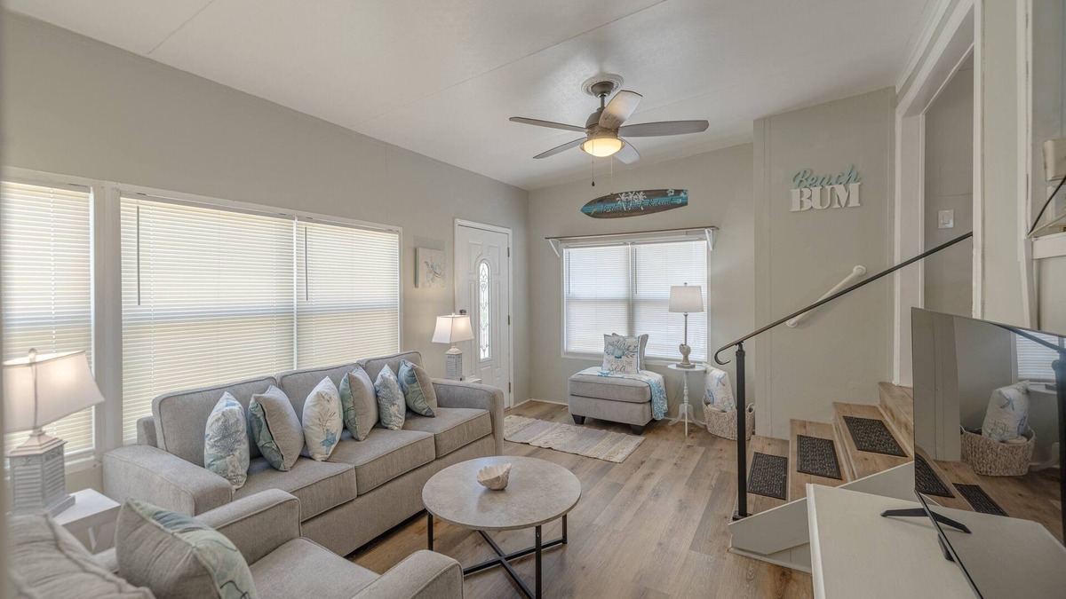 Upper Grand Lagoon House | Enjoy your quiet vacation at Butler's Beach Retreat!