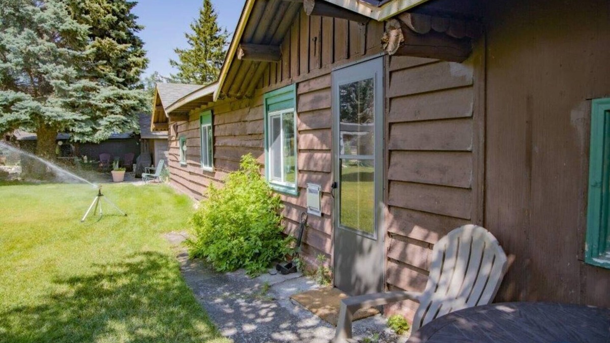 Red Lodge Cabin | Enjoy your stay at in this historic forest service cabin in Buenttner Park