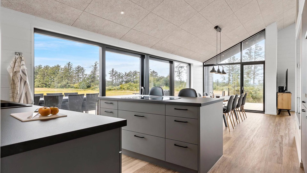 Lonstrup House | Enjoy your stay in this modern and beautiful holiday home with Finnish wooden bath.