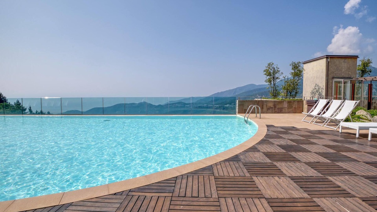 Magliolo House | Enjoy your vacation in this beautiful cottage with access to pool and sauna.