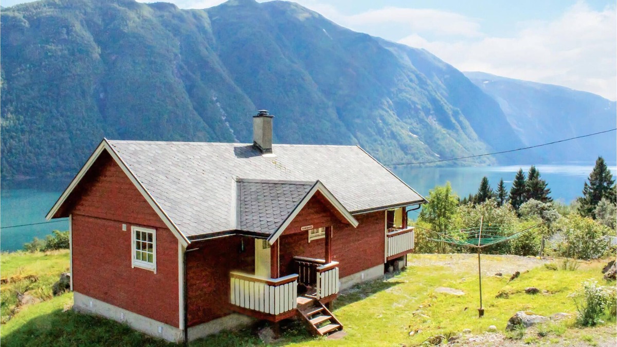 Sogndal House | Enjoy your vacation in this cottage situated in beautiful natural surroundings.