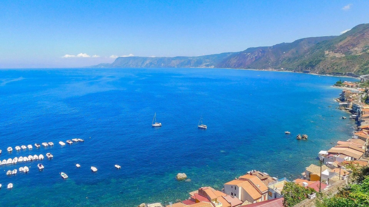 Palmi House | Enjoy your vacation in this beautiful vacation home.
