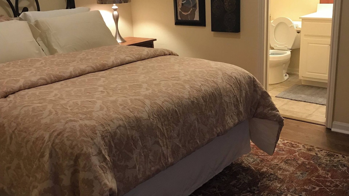Oxford Condo | Enjoyable 2-bedroom condo with AC in charming Oxford 1 mile from the stadium.