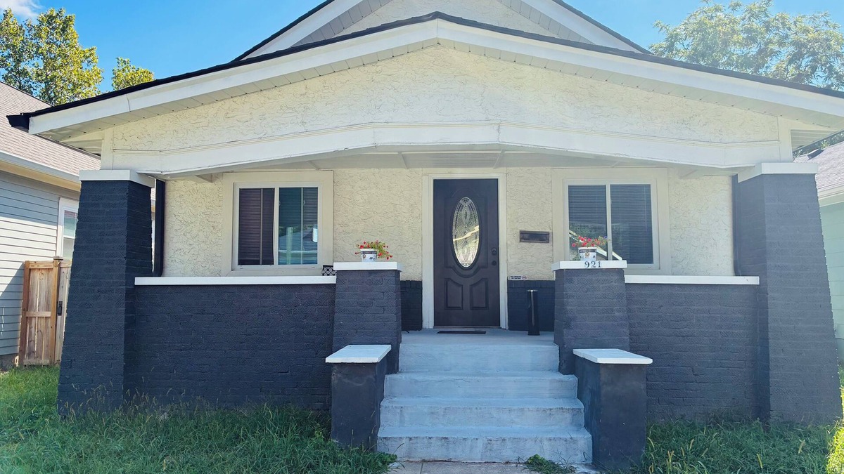 Near Eastside House | Enjoyable 3-bedroom house with AC in vibrant Indianapolis