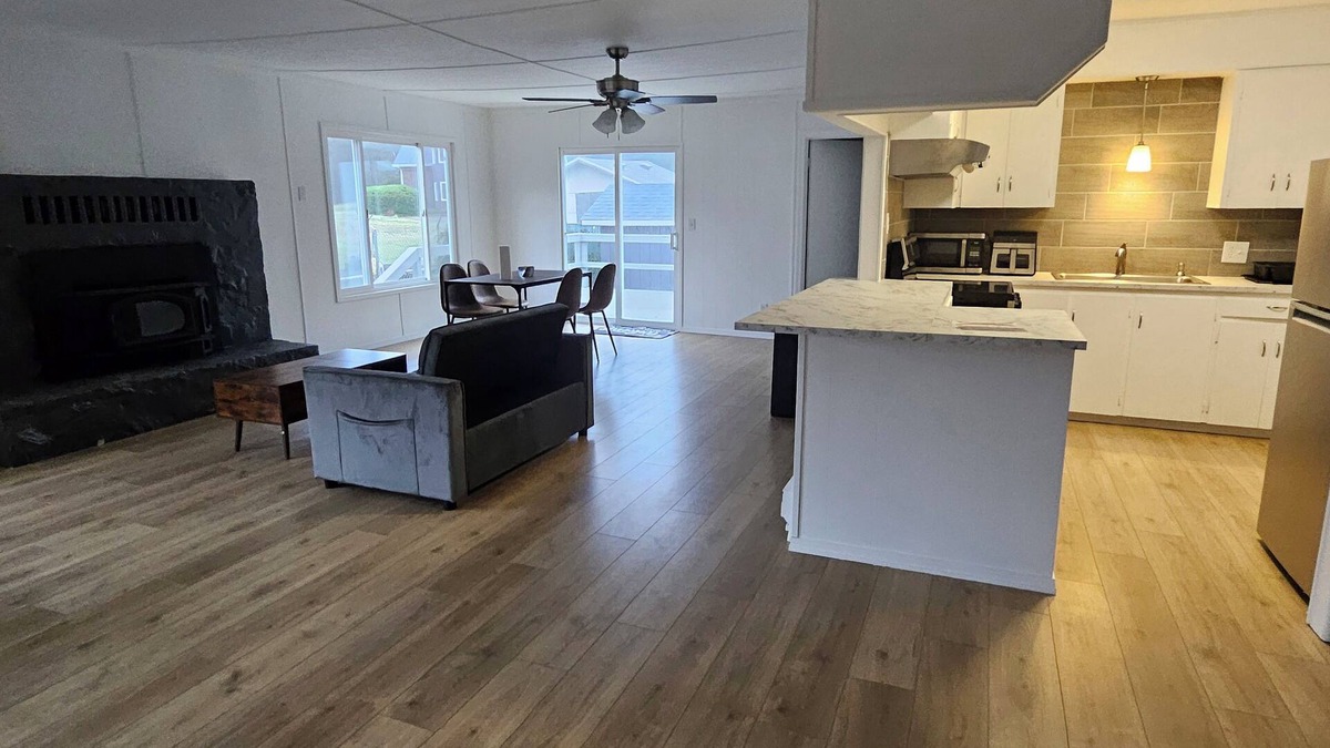Long Beach House | Enjoyable 3-bedroom house with access to the beach