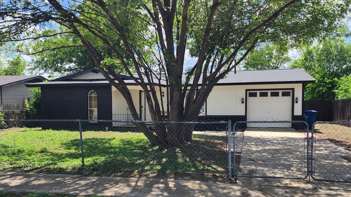 West San Antonio House | Enjoyable 3-bedroom house with AC in San Antonio