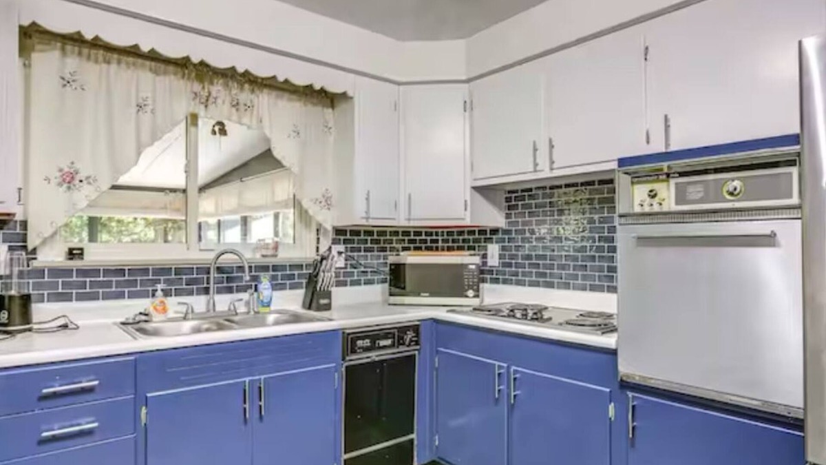 Monroeville House | Enjoyable 4-bedroom house with AC in Monroeville