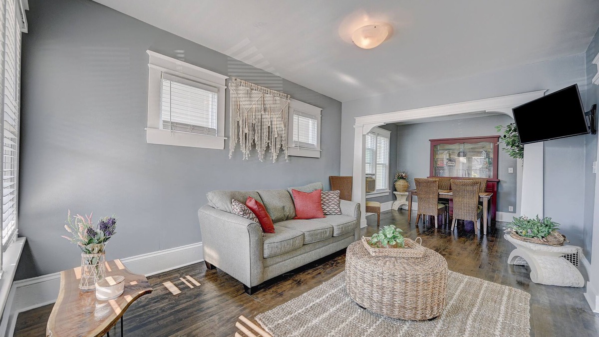 Riverwest House | Enjoyable Bohemian Home Near Downtown by Lake Michigan