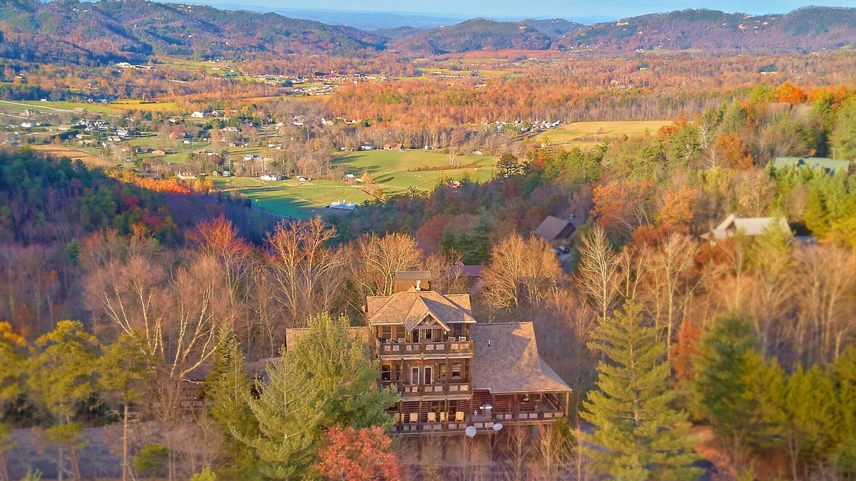 Wears Valley Cabin | Enormous Luxury - Pool - Borders National Park/Private Trail - 4 Stories - Media