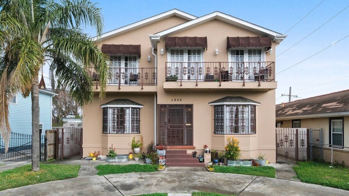 Seventh Ward House | Enormous NOLA Mansion w/King Suite & Parking