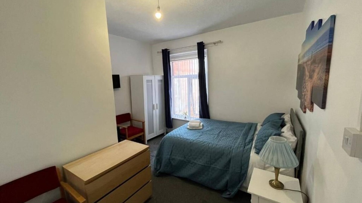 North Shore Hotel | Ensuite Double Room 5mins to the sea