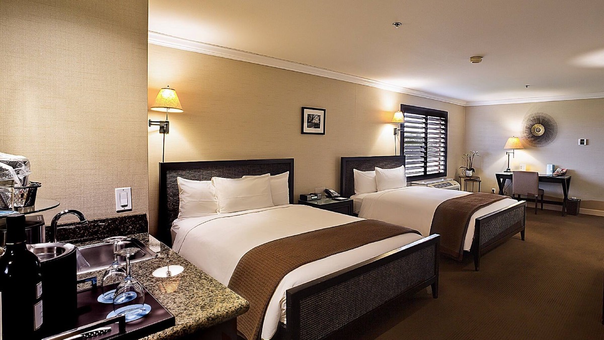 Cupertino Hotel | Ensuring a Very Comfortable Stay! Free Breakfast and Parking, Pets Allowed