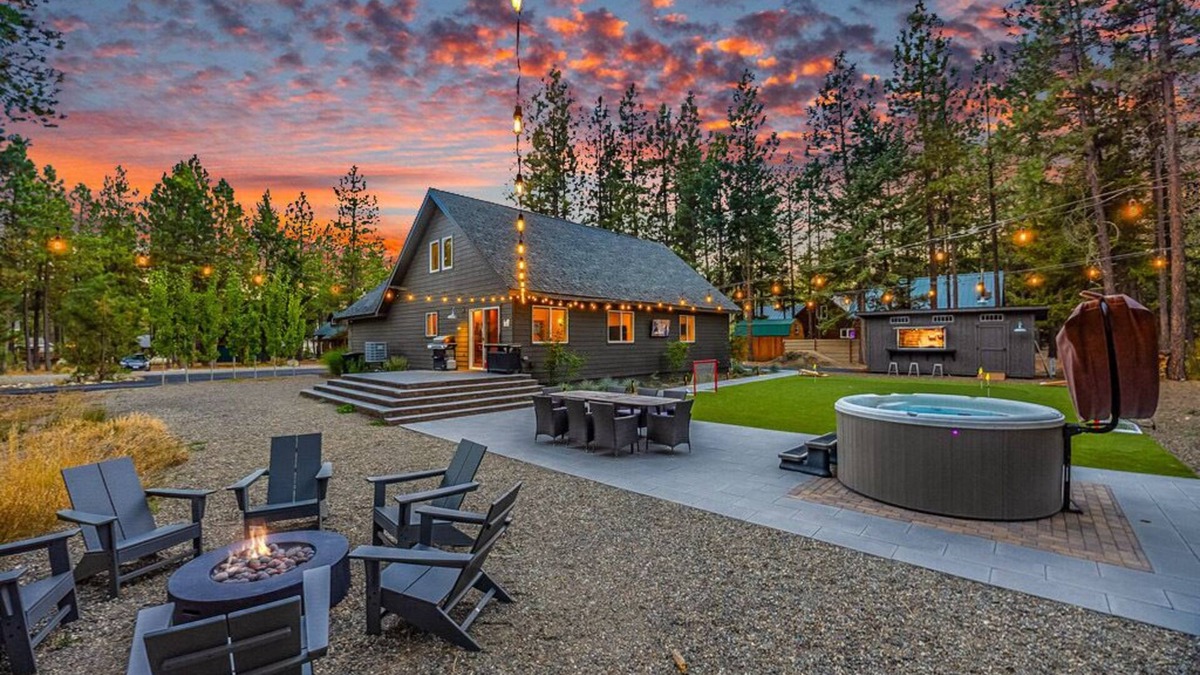 Ronald House | Entertainers Dream Retreat-Private Golf Putting Green+EscapeMidweek 3rdNtFree