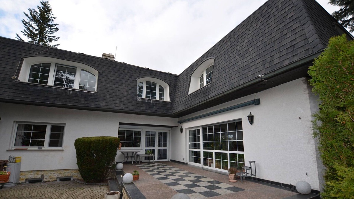 Hostivice Apartment | Enticing Apartment in Hostivice with Sauna