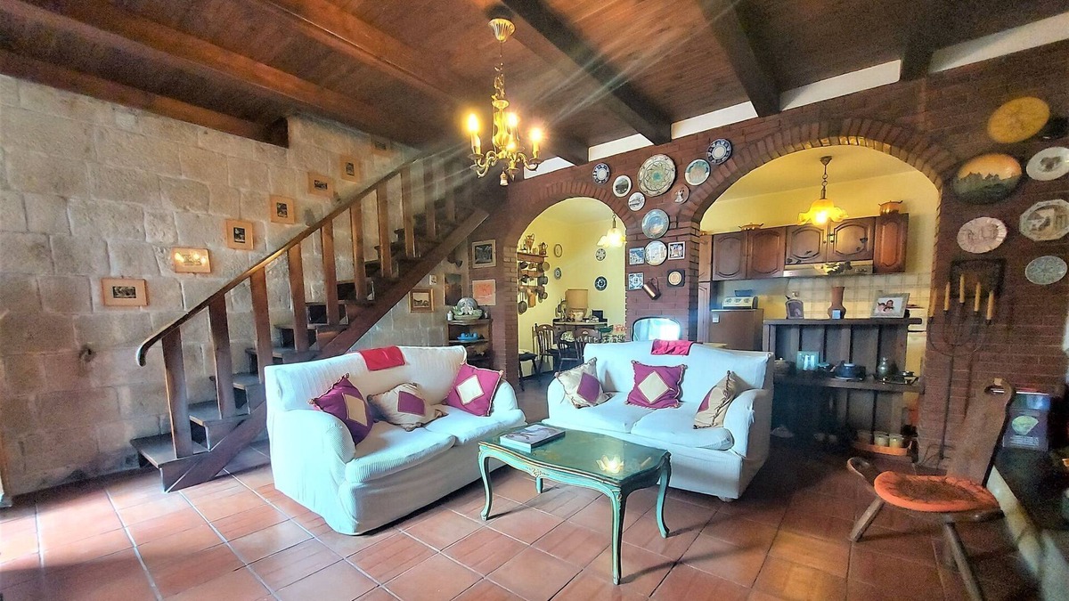 Santa Fiora House | Enticing holiday home in Santa Fiora with balcony