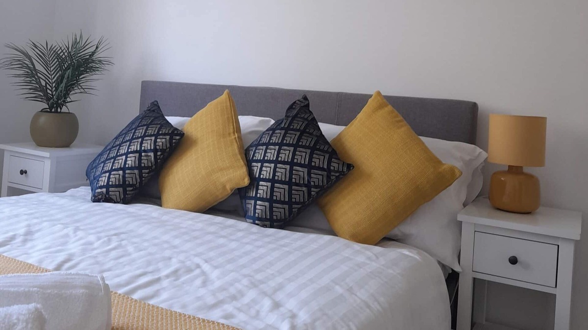 Hemel Hempstead Apartment | Entire 2 bed serviced apartment with FREE parking