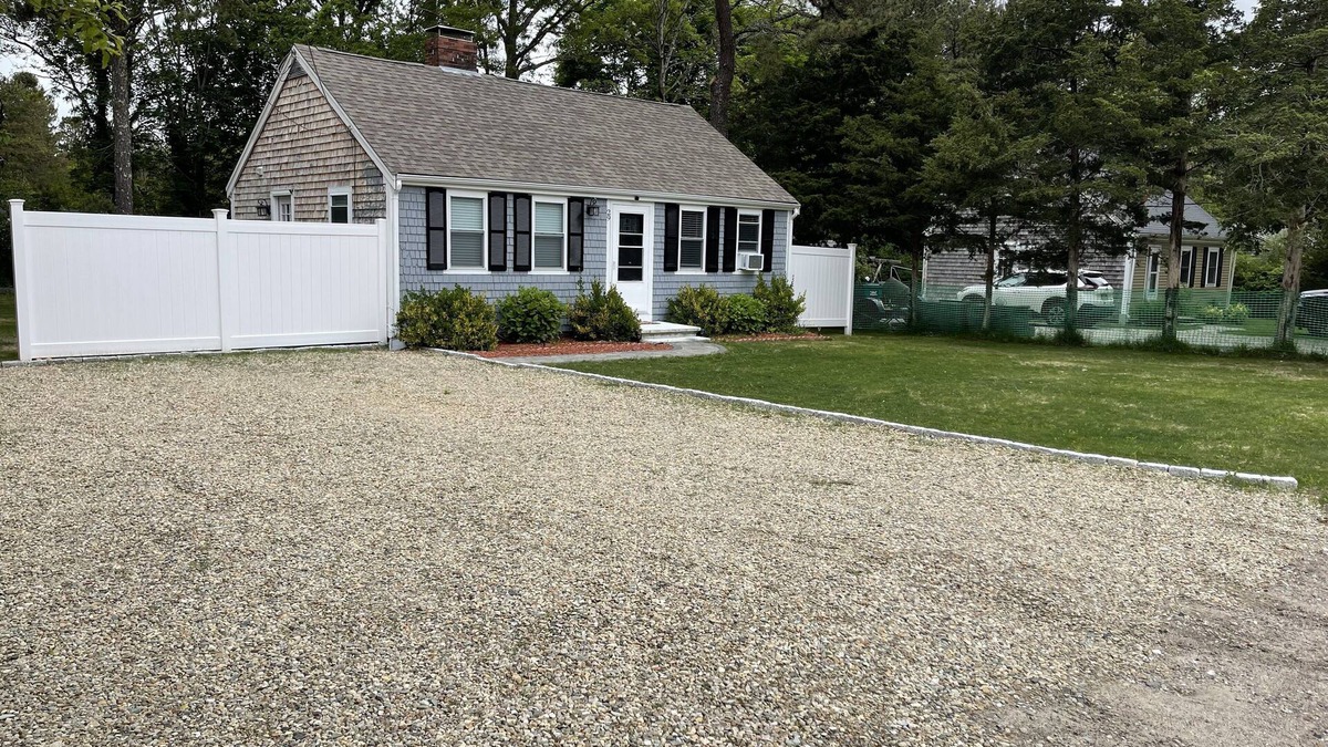 Hyannis House | Entire 2 bedroom cozy house in middle of Hyannis