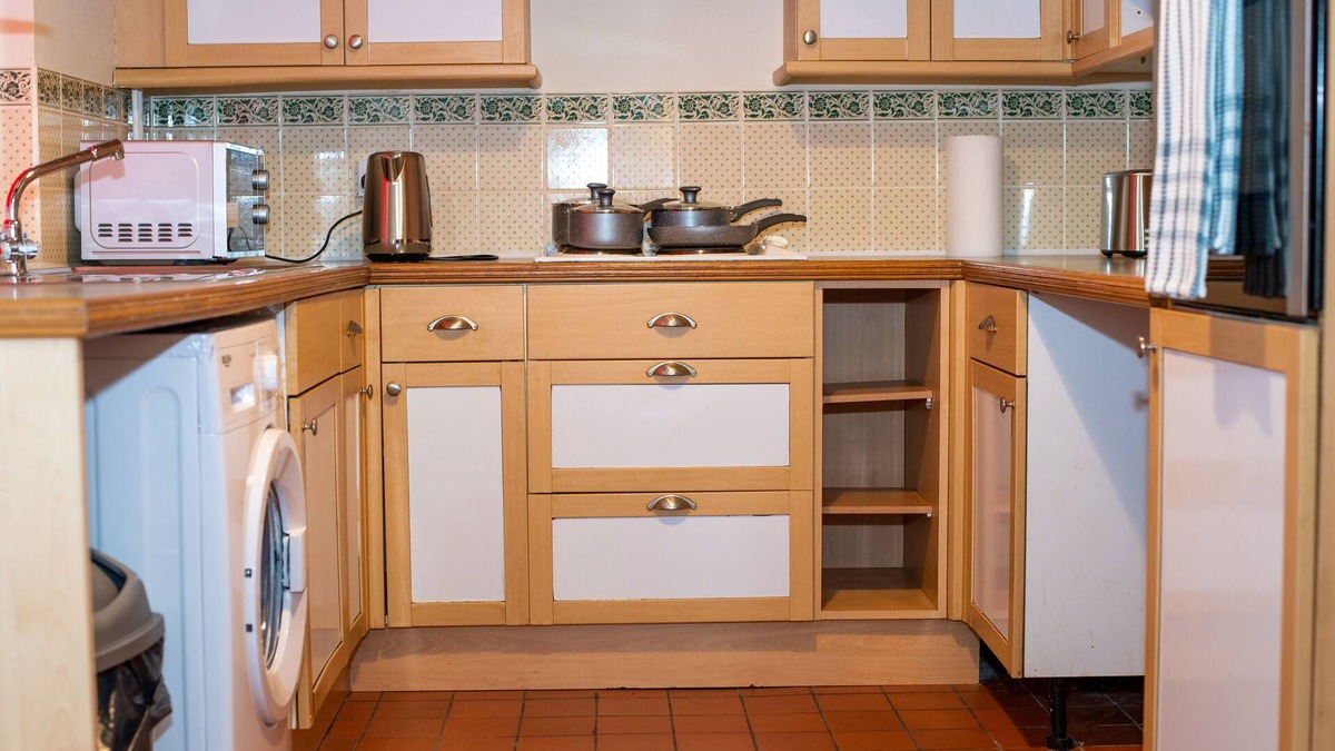 Northampton House | Entire 2 bedroom house in a quiet environment, 0.4miles to train station