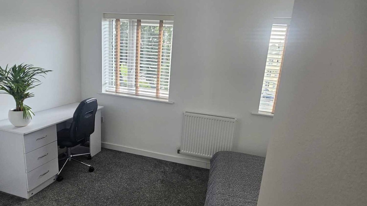 Plymouth House | Entire 2 Bedroom House Modern, Stylish & Luxury. Pet-Friendly!
