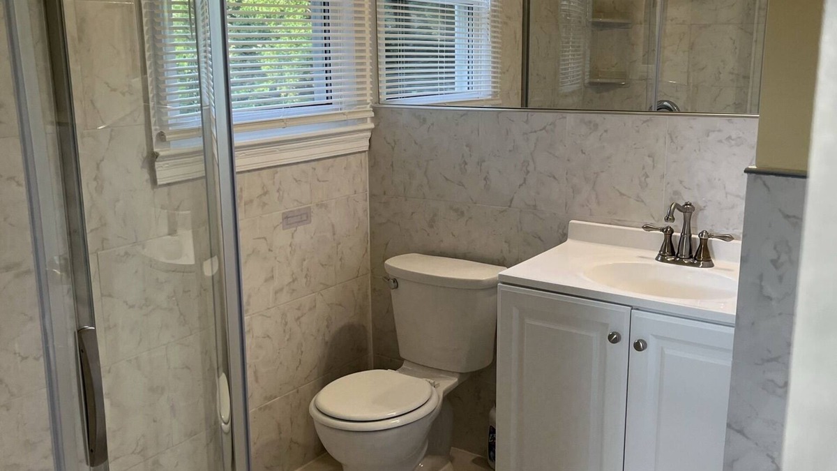Gaithersburg House | Entire 3 bedrooms/2 bathrooms fence yard, near Costco, Sam's