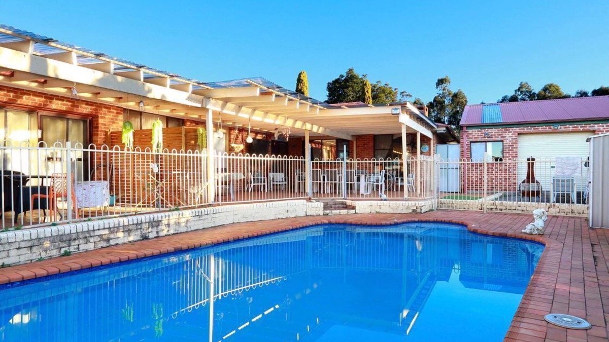Baulkham Hills House | Entire 4 Bedroom House with Swimming Pool, Beautiful and Spacious