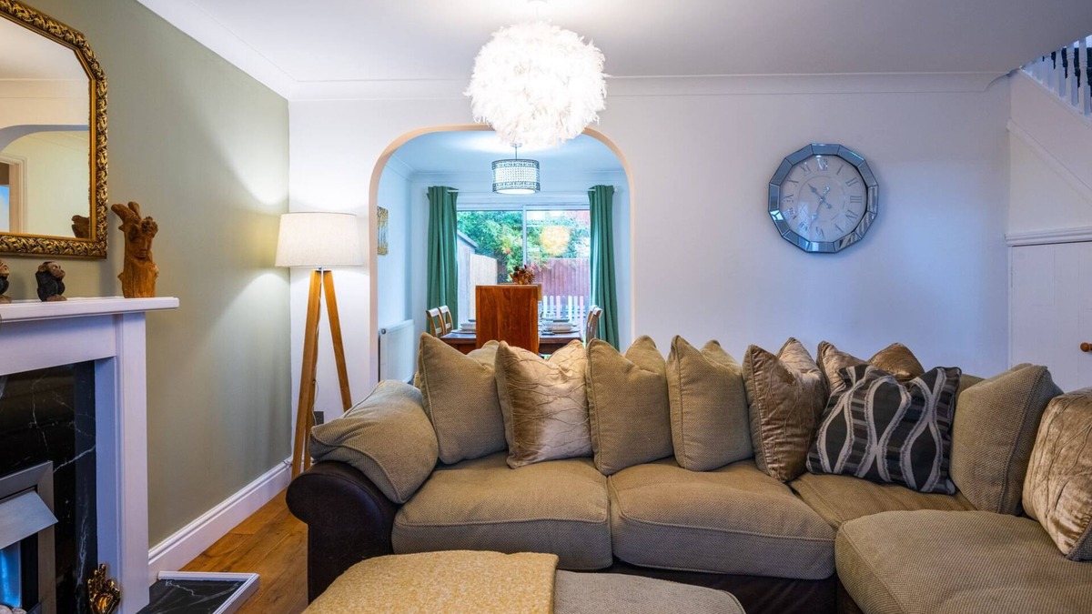 Cherry Hinton House | Entire 4-Bedroom House in Cambridge, Free Parking!