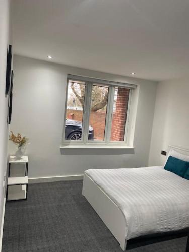 Uxbridge North Apartment | Entire Apartment perfectly located for Heathrow Airport