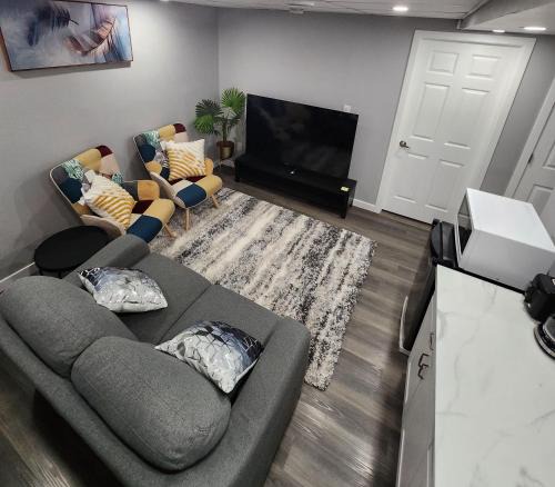 Transcona House | Entire Basement Suite with Private Entrance