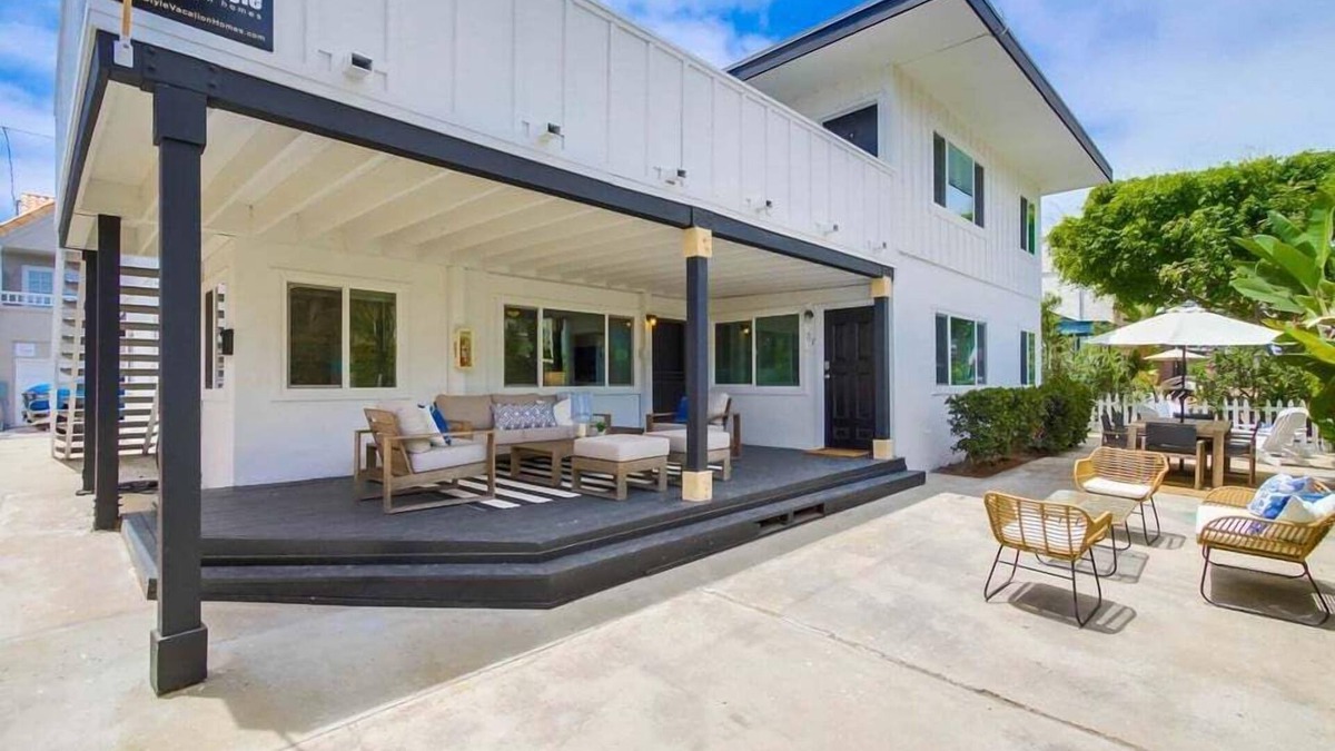 South Mission Beach House | Entire Building! 4 Units + 2 Levels + 4 Patios + 8 Parking