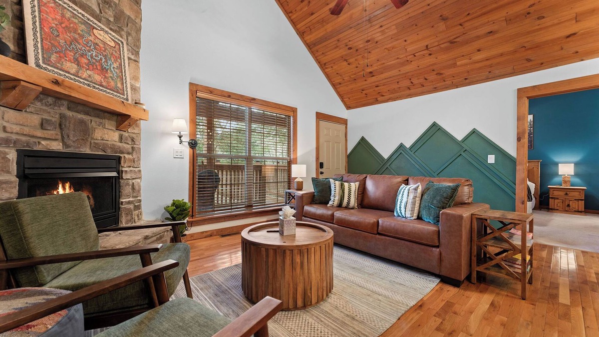 Branson West Cabin | Entire Cabin - Sunroom - Resort Amenities - Near Silver Dollar City