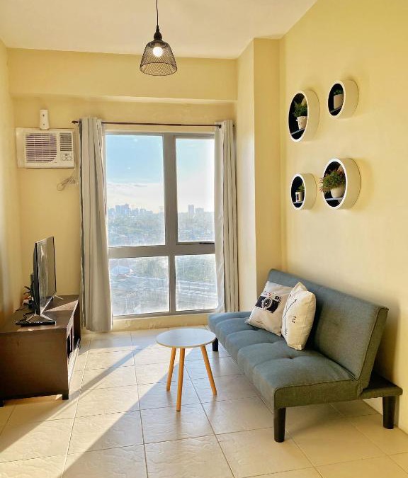 Muntinlupa Apartment | Entire Condominium City view