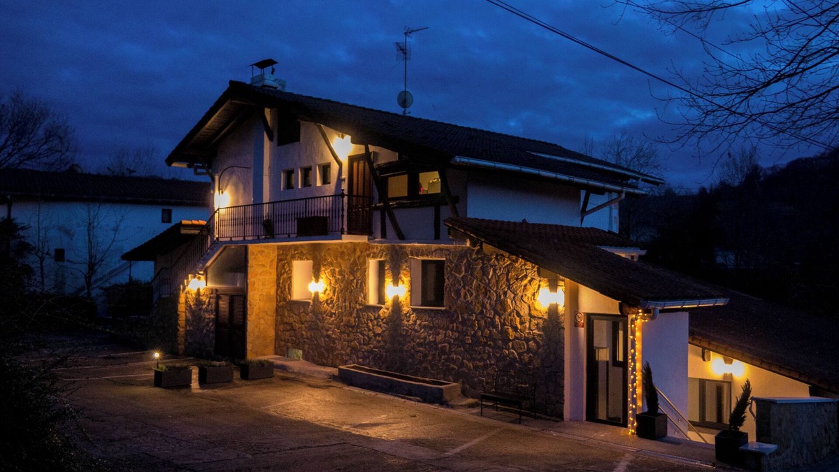 Oiartzun House | Entire coutry house for 16-24 in the basque coast - 15 min to San Sebastián